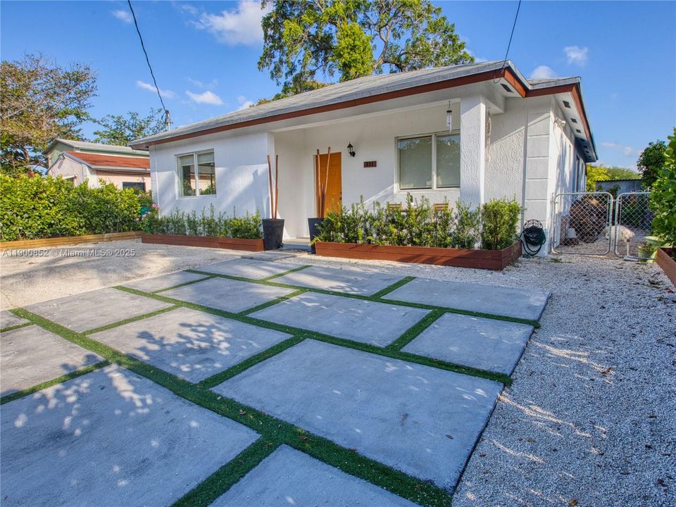 For Sale: $670,000 (3 beds, 2 baths, 1406 Square Feet)