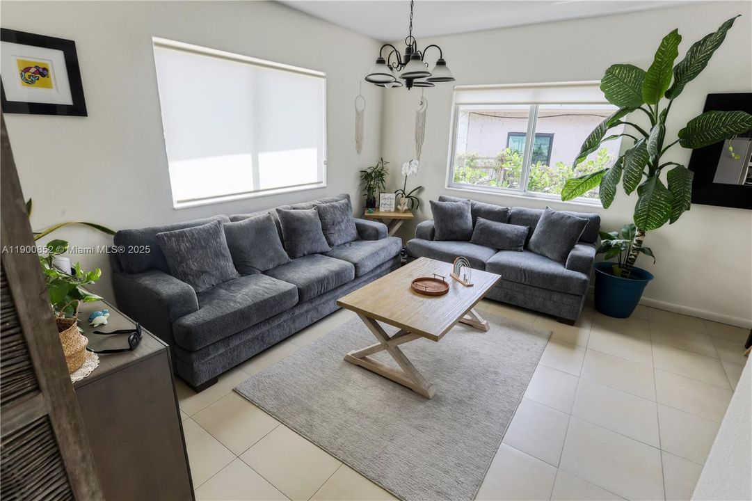 For Sale: $670,000 (3 beds, 2 baths, 1406 Square Feet)