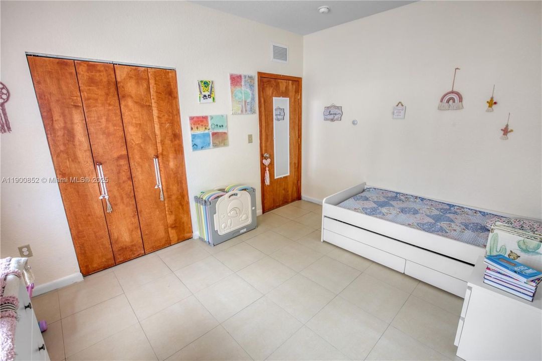 For Sale: $670,000 (3 beds, 2 baths, 1406 Square Feet)