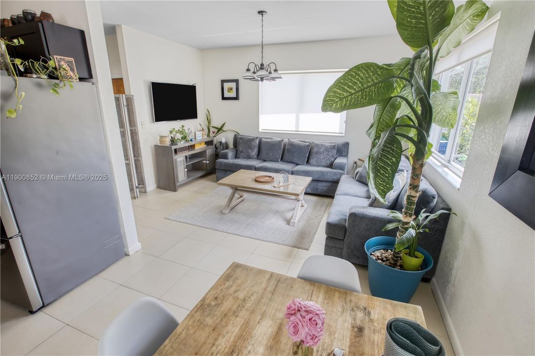 For Sale: $670,000 (3 beds, 2 baths, 1406 Square Feet)