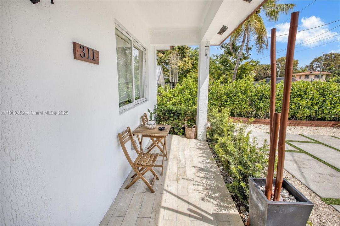 For Sale: $670,000 (3 beds, 2 baths, 1406 Square Feet)