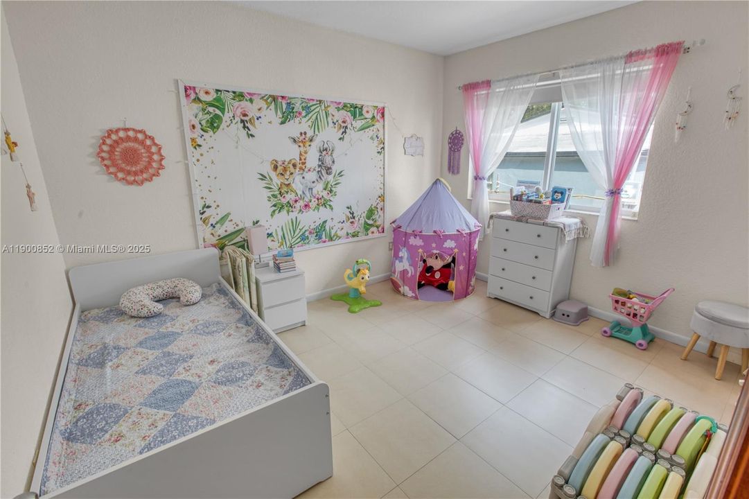 For Sale: $670,000 (3 beds, 2 baths, 1406 Square Feet)