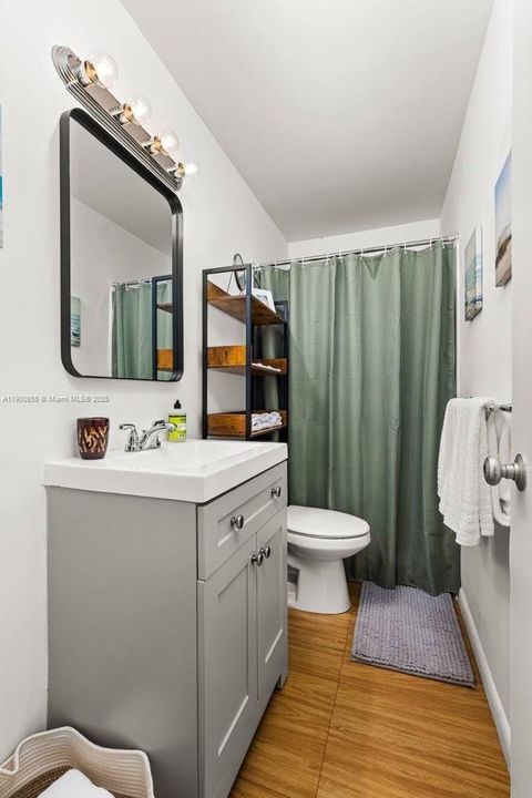 Recently Rented: $1,450 (0 beds, 1 baths, 450 Square Feet)