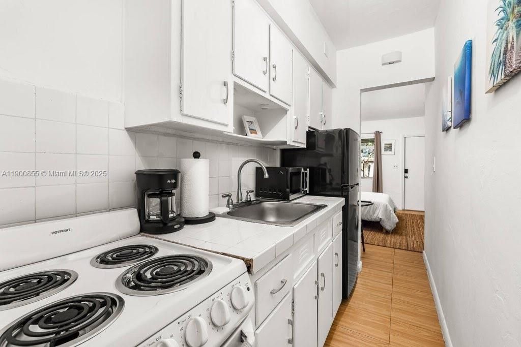 Recently Rented: $1,450 (0 beds, 1 baths, 450 Square Feet)