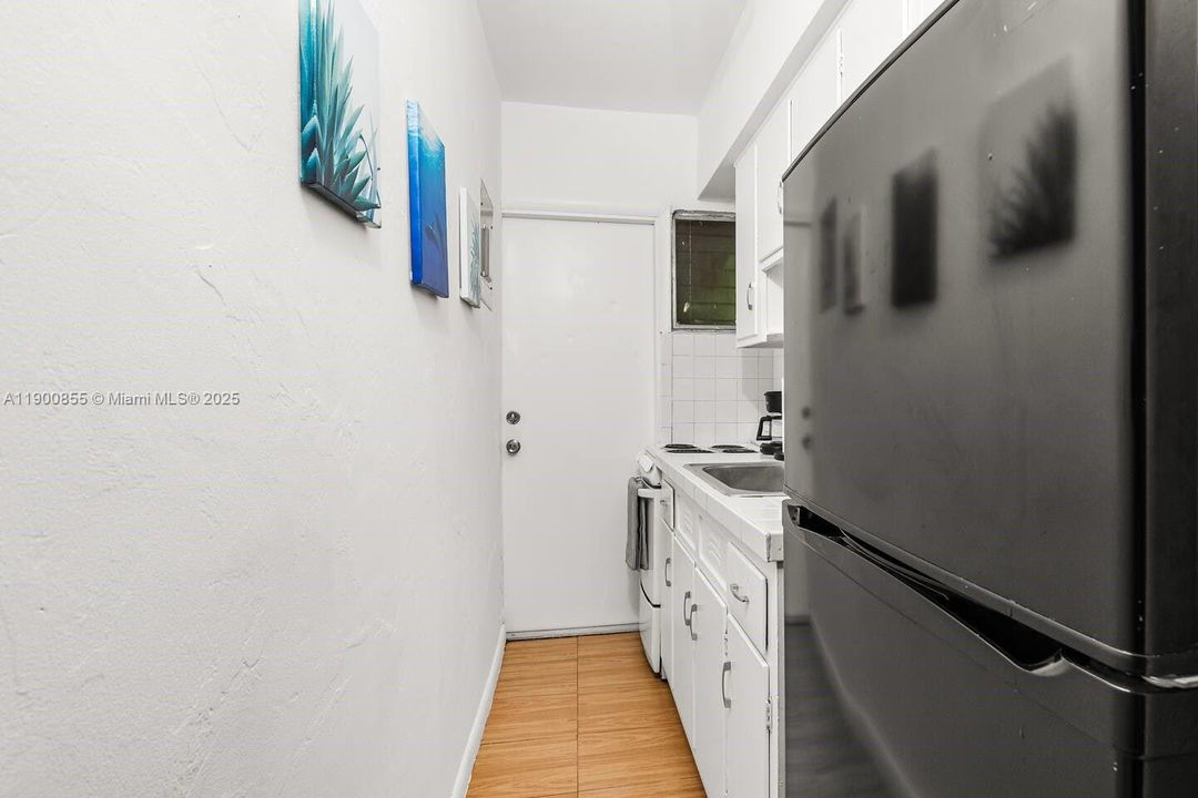 Recently Rented: $1,450 (0 beds, 1 baths, 450 Square Feet)