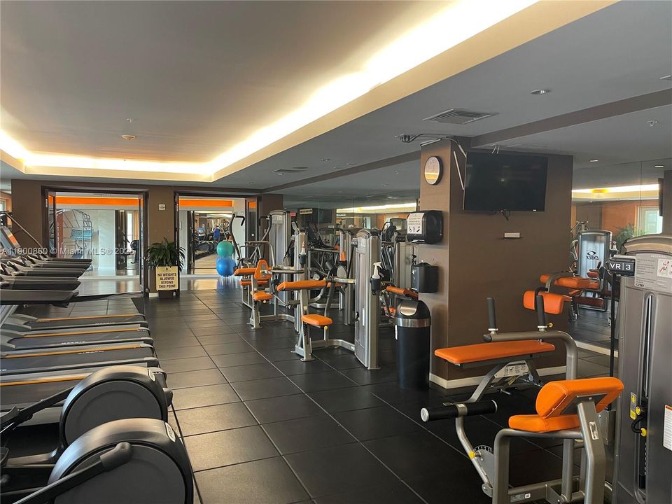 Recently Rented: $2,400 (1 beds, 1 baths, 755 Square Feet)