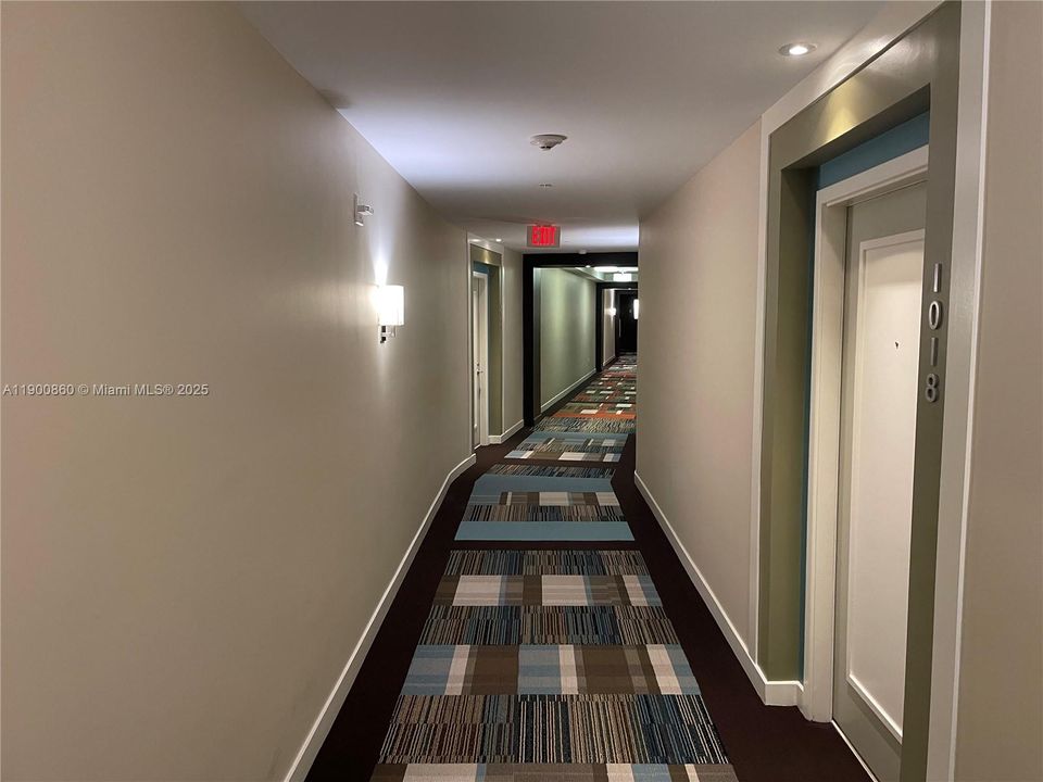 Recently Rented: $2,400 (1 beds, 1 baths, 755 Square Feet)