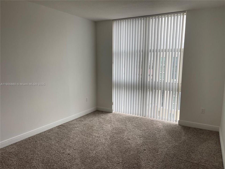 Recently Rented: $2,400 (1 beds, 1 baths, 755 Square Feet)