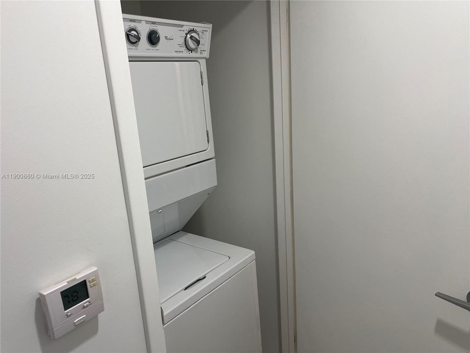 Recently Rented: $2,400 (1 beds, 1 baths, 755 Square Feet)