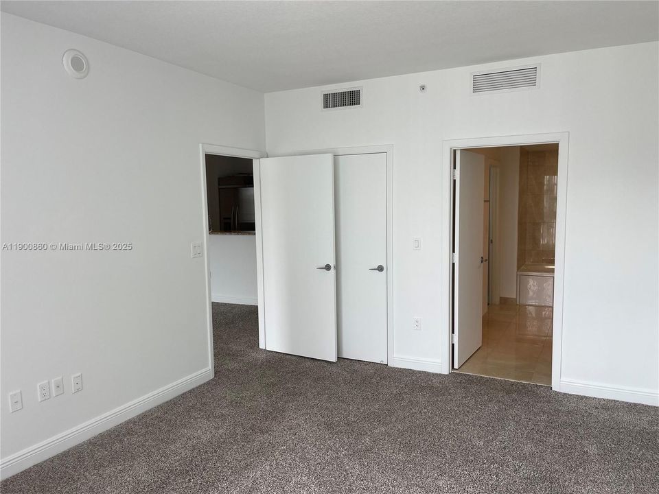 Recently Rented: $2,400 (1 beds, 1 baths, 755 Square Feet)