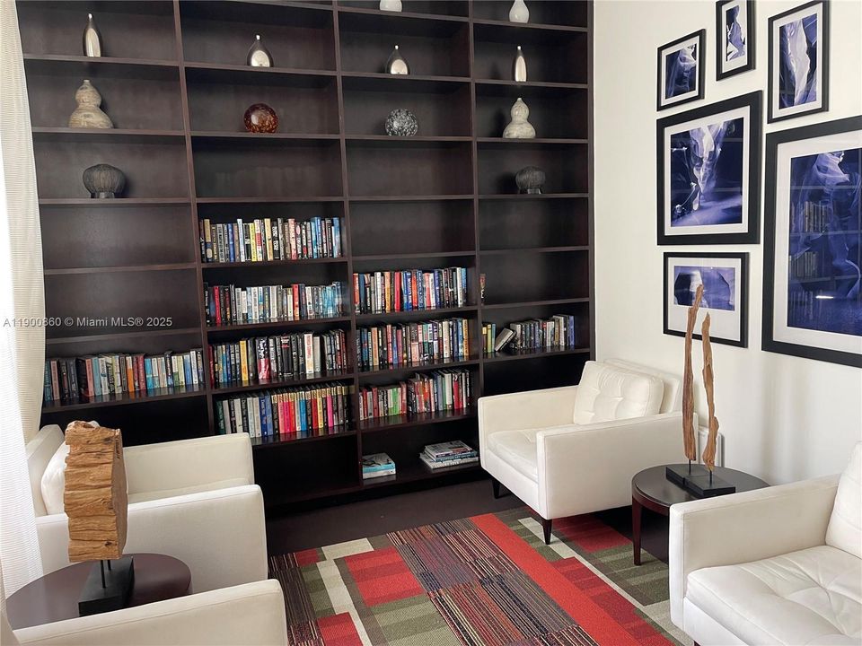 Recently Rented: $2,400 (1 beds, 1 baths, 755 Square Feet)