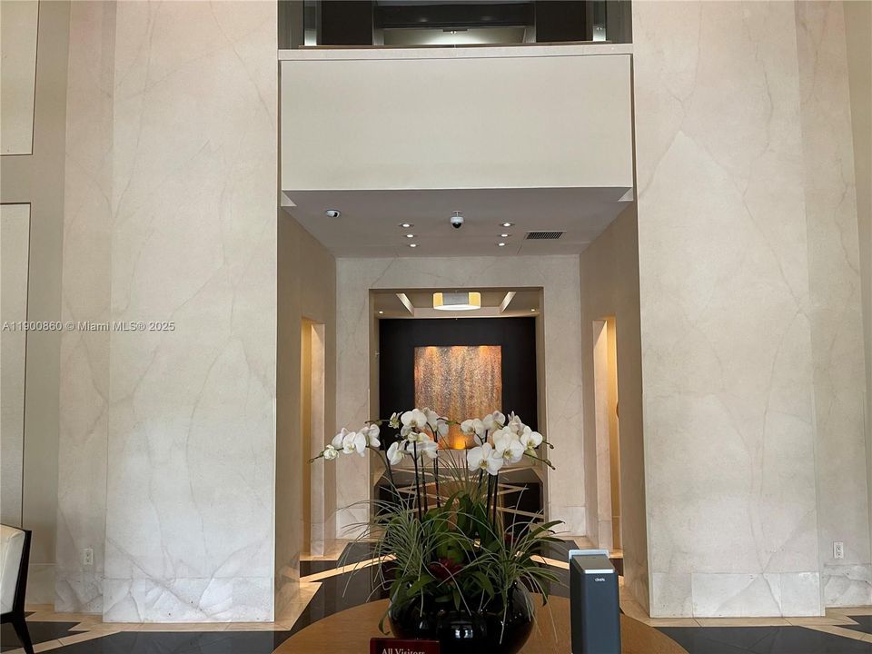 Recently Rented: $2,400 (1 beds, 1 baths, 755 Square Feet)