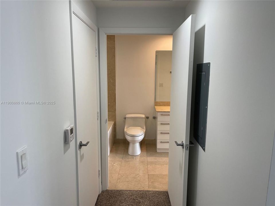 Recently Rented: $2,400 (1 beds, 1 baths, 755 Square Feet)