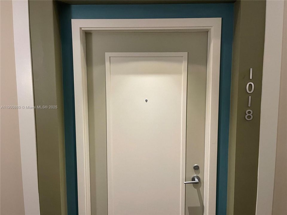 Recently Rented: $2,400 (1 beds, 1 baths, 755 Square Feet)