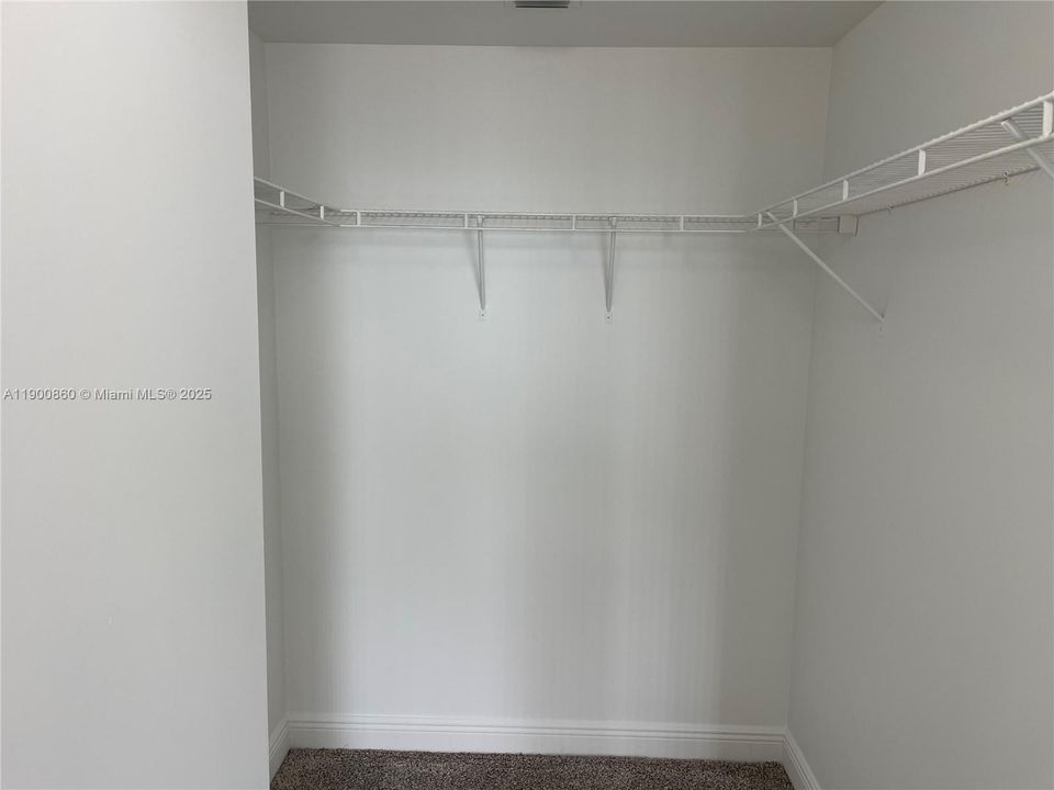 Recently Rented: $2,400 (1 beds, 1 baths, 755 Square Feet)