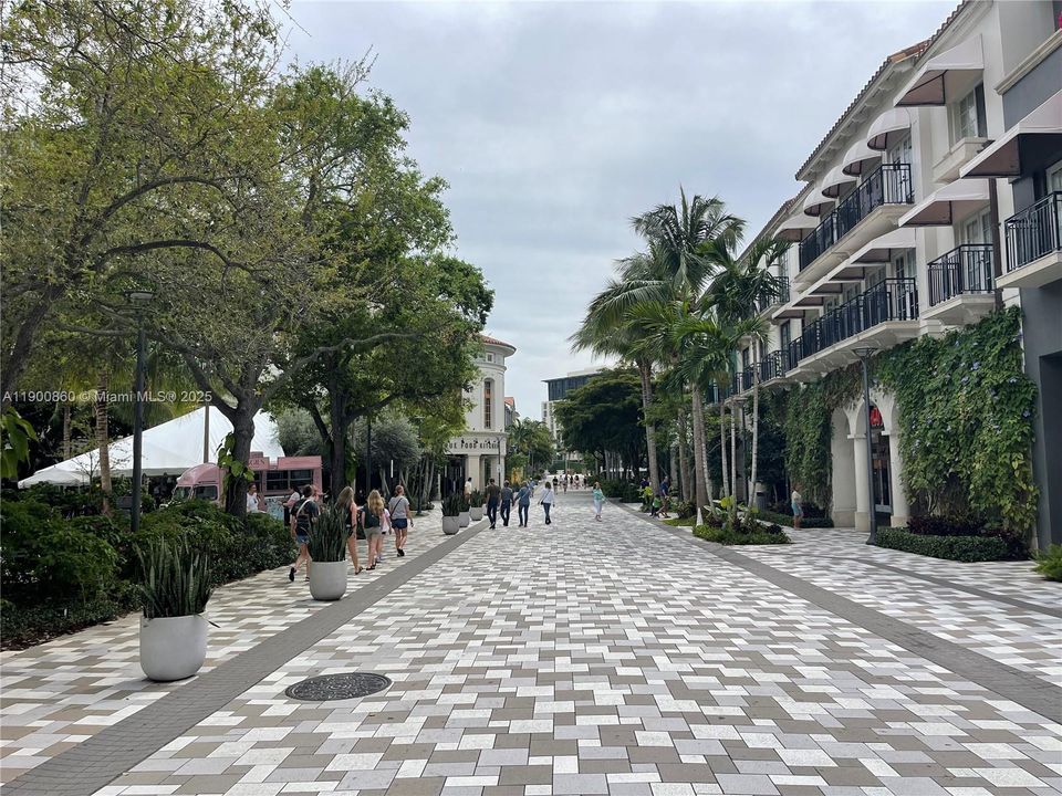 Recently Rented: $2,400 (1 beds, 1 baths, 755 Square Feet)