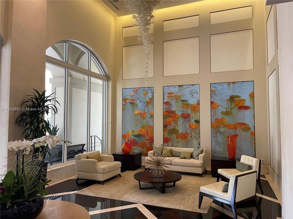 Recently Rented: $2,400 (1 beds, 1 baths, 755 Square Feet)