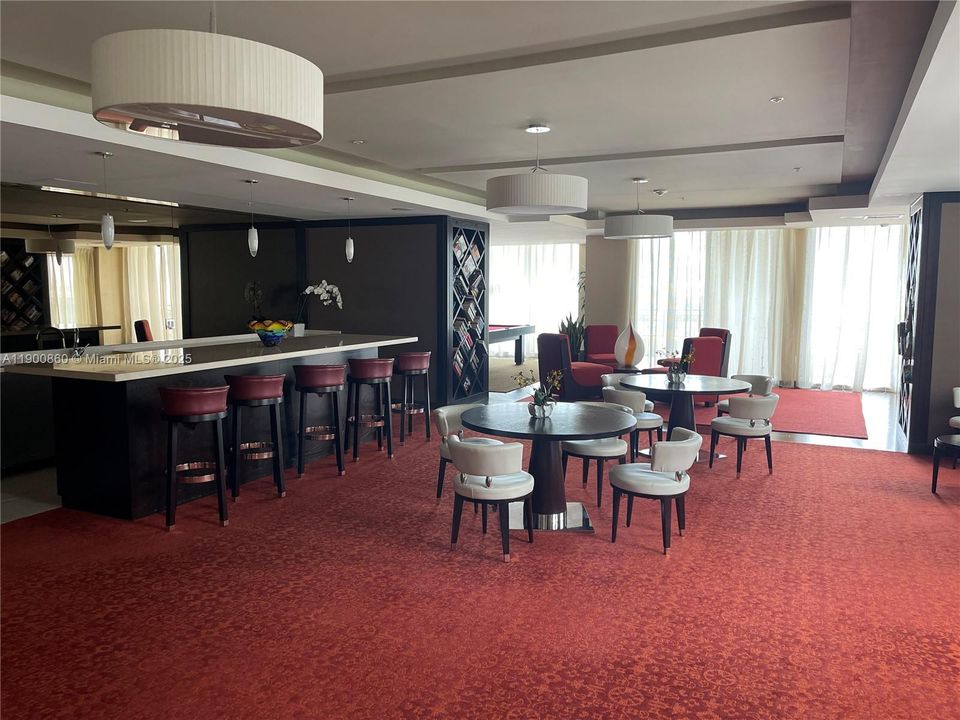 Recently Rented: $2,400 (1 beds, 1 baths, 755 Square Feet)