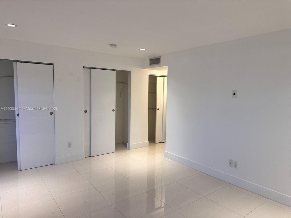 Active With Contract: $2,700 (2 beds, 2 baths, 1325 Square Feet)