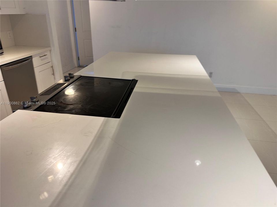 Active With Contract: $2,700 (2 beds, 2 baths, 1325 Square Feet)