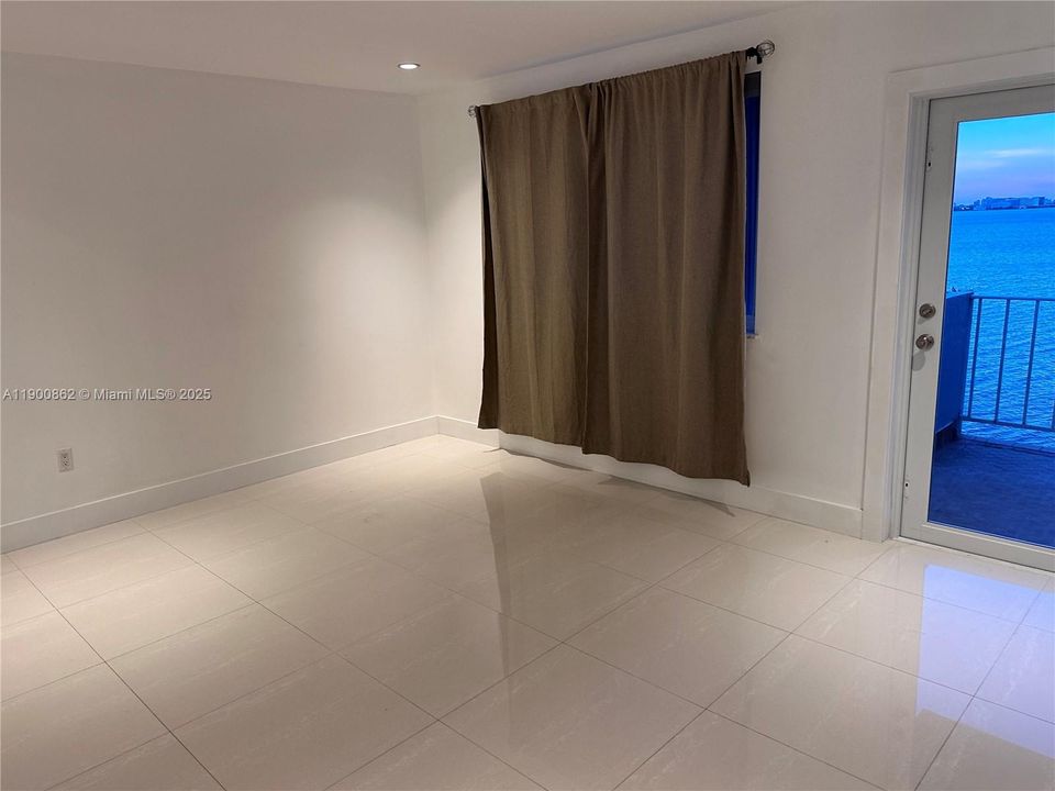 Active With Contract: $2,700 (2 beds, 2 baths, 1325 Square Feet)