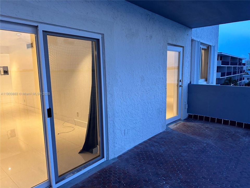 Active With Contract: $2,700 (2 beds, 2 baths, 1325 Square Feet)