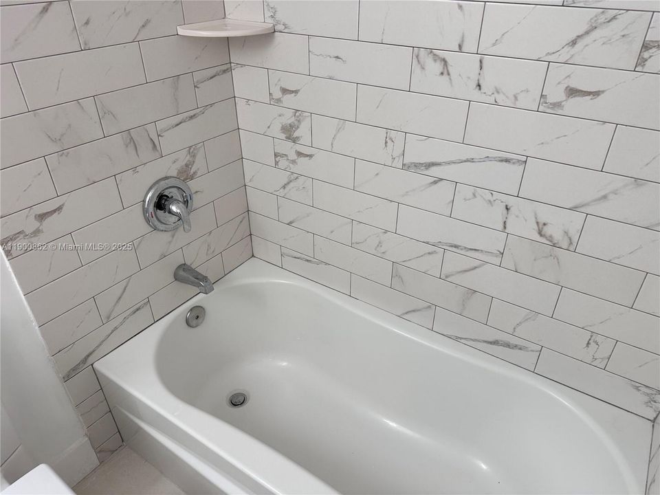 Active With Contract: $2,700 (2 beds, 2 baths, 1325 Square Feet)