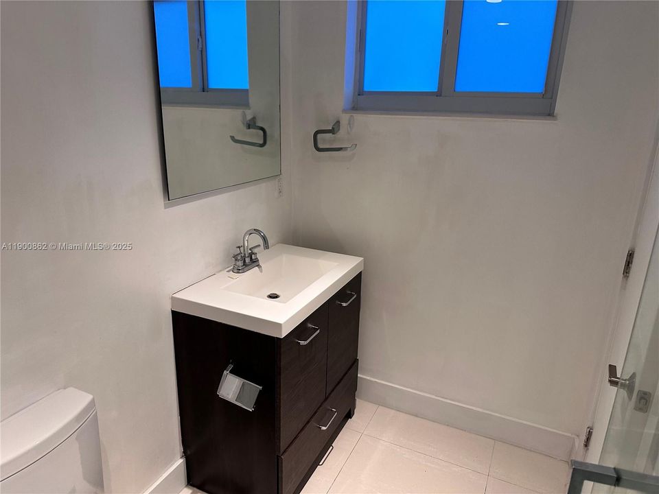 Active With Contract: $2,700 (2 beds, 2 baths, 1325 Square Feet)