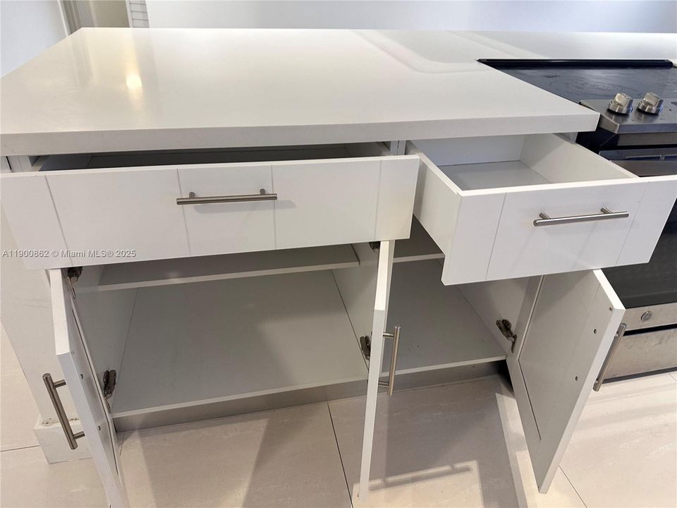 Active With Contract: $2,700 (2 beds, 2 baths, 1325 Square Feet)