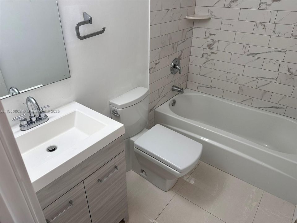 Active With Contract: $2,700 (2 beds, 2 baths, 1325 Square Feet)