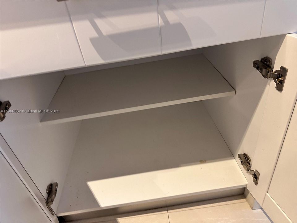 Active With Contract: $2,700 (2 beds, 2 baths, 1325 Square Feet)