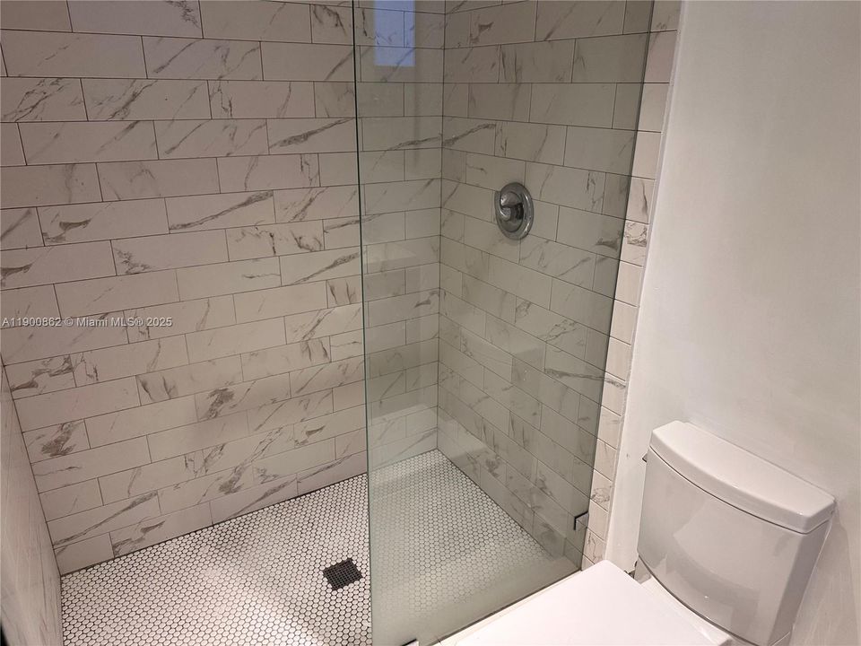 Active With Contract: $2,700 (2 beds, 2 baths, 1325 Square Feet)