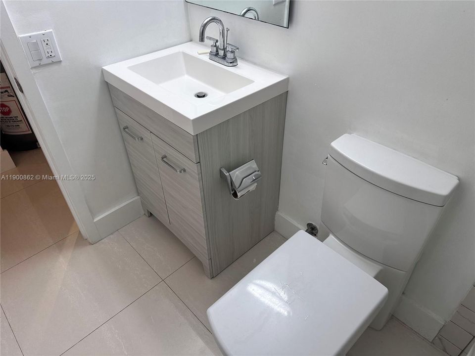 Active With Contract: $2,700 (2 beds, 2 baths, 1325 Square Feet)