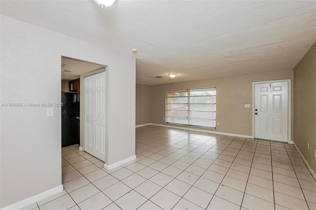 Recently Rented: $2,390 (2 beds, 2 baths, 1200 Square Feet)