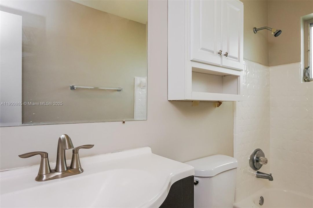 Recently Rented: $2,390 (2 beds, 2 baths, 1200 Square Feet)