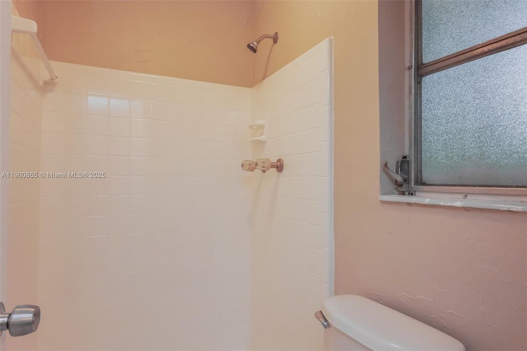 Recently Rented: $2,390 (2 beds, 2 baths, 1200 Square Feet)