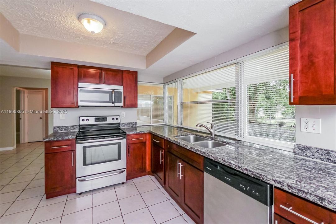 Recently Rented: $2,390 (2 beds, 2 baths, 1200 Square Feet)