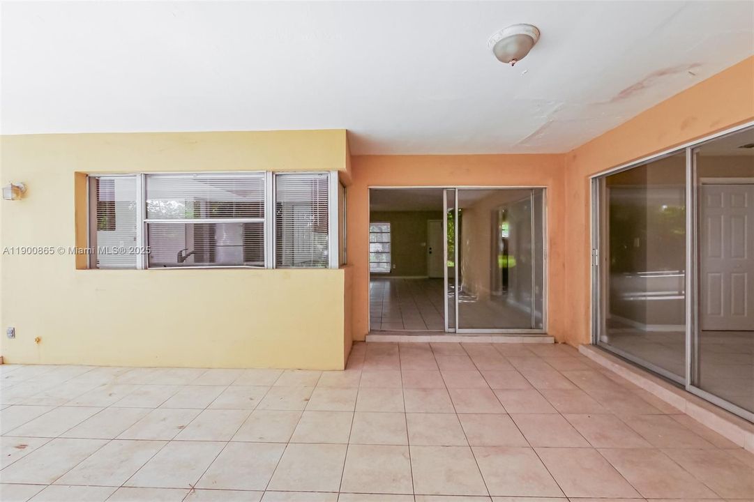 Recently Rented: $2,390 (2 beds, 2 baths, 1200 Square Feet)