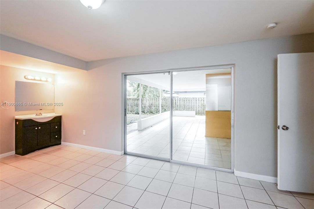 Recently Rented: $2,390 (2 beds, 2 baths, 1200 Square Feet)