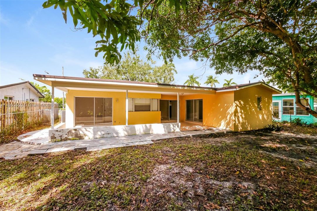 Recently Rented: $2,390 (2 beds, 2 baths, 1200 Square Feet)