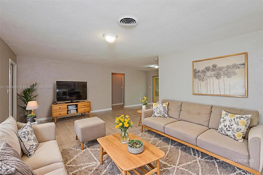 Recently Rented: $2,390 (2 beds, 2 baths, 1200 Square Feet)