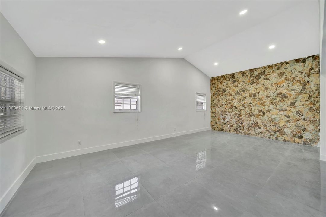 For Rent: $5,990 (5 beds, 2 baths, 2270 Square Feet)