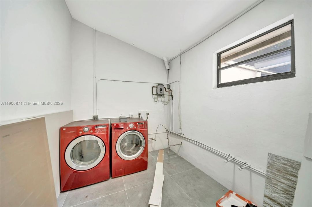 For Rent: $5,990 (5 beds, 2 baths, 2270 Square Feet)