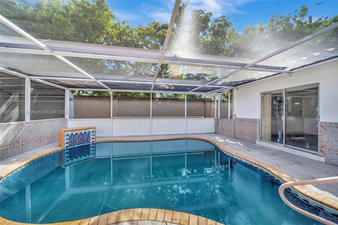 For Rent: $5,990 (5 beds, 2 baths, 2270 Square Feet)