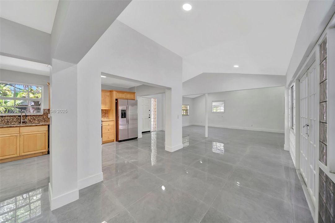 For Rent: $5,990 (5 beds, 2 baths, 2270 Square Feet)