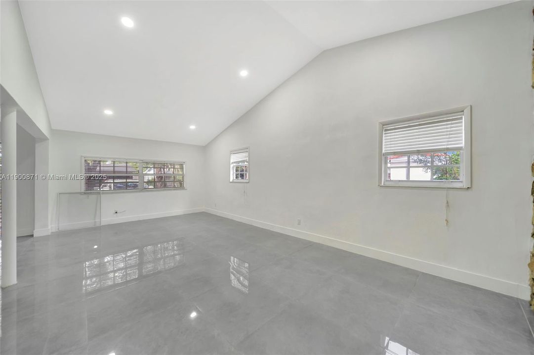 For Rent: $5,990 (5 beds, 2 baths, 2270 Square Feet)