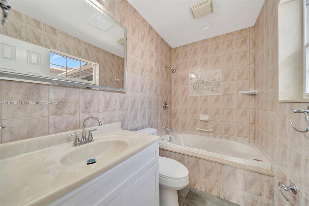 For Rent: $5,990 (5 beds, 2 baths, 2270 Square Feet)