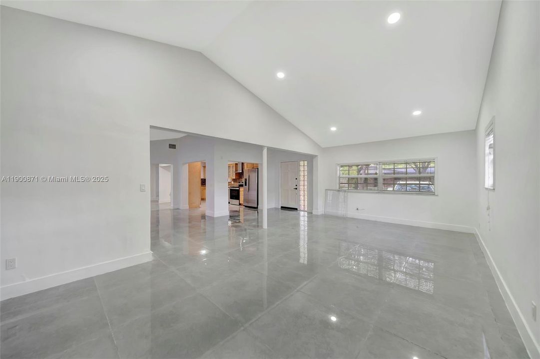 For Rent: $5,990 (5 beds, 2 baths, 2270 Square Feet)