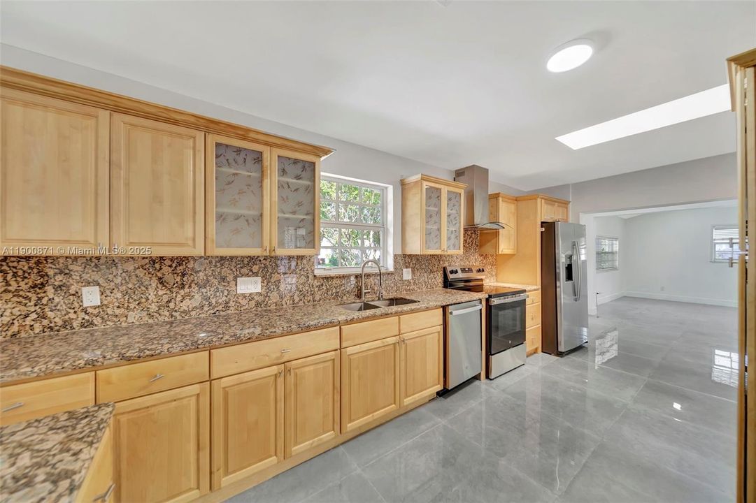 For Rent: $5,990 (5 beds, 2 baths, 2270 Square Feet)