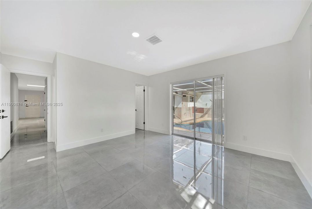 For Rent: $5,990 (5 beds, 2 baths, 2270 Square Feet)